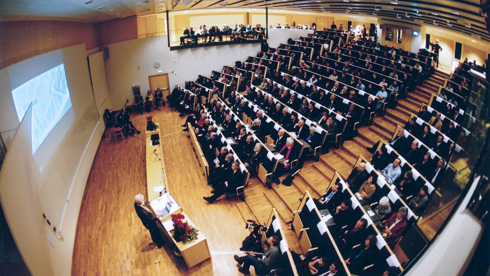 Fig. 14. Nobel Lecture held by John Sulston in 2002 (Photographer not known)